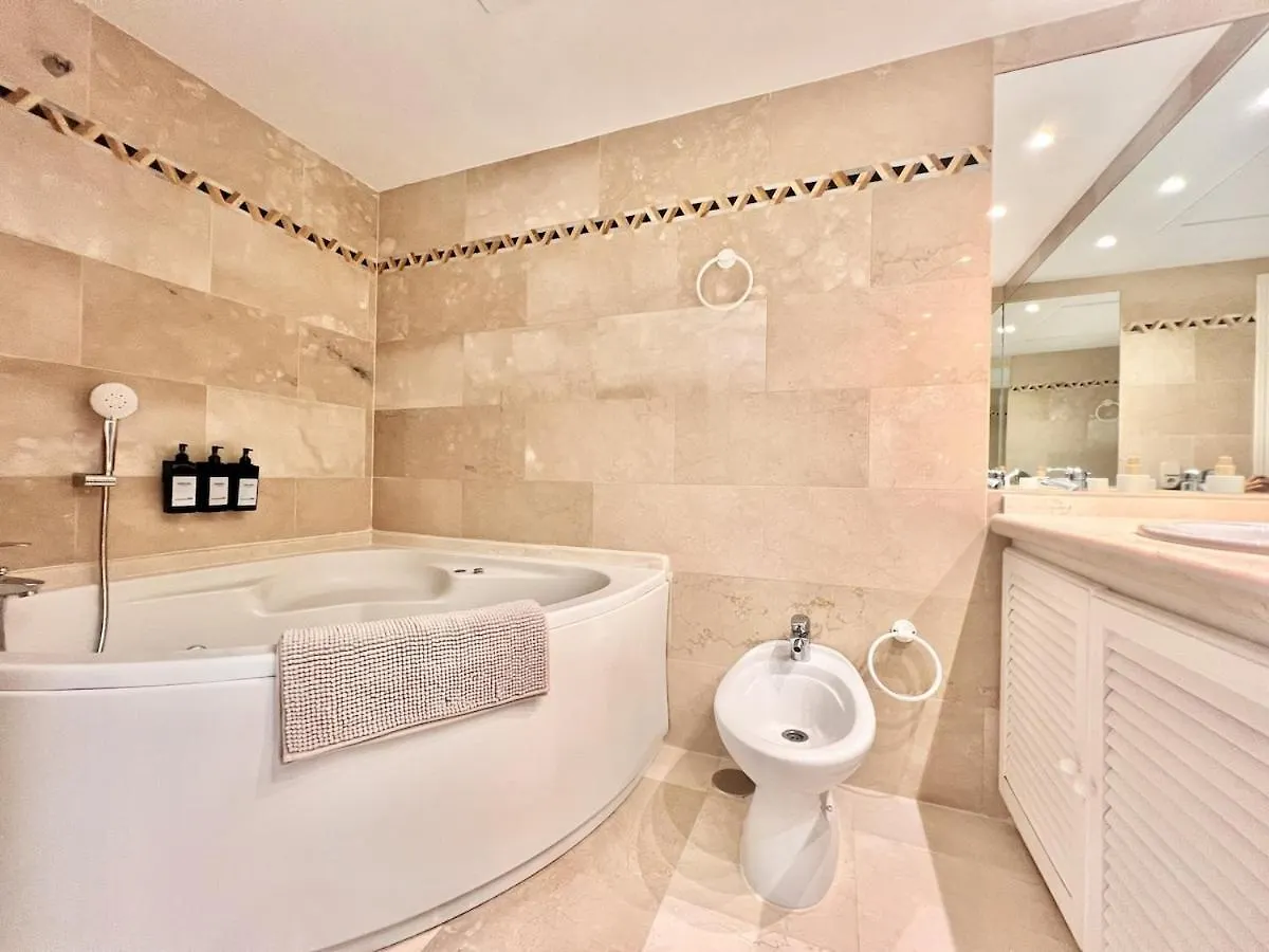 Daire Gran Apartamento En Magna Marbella