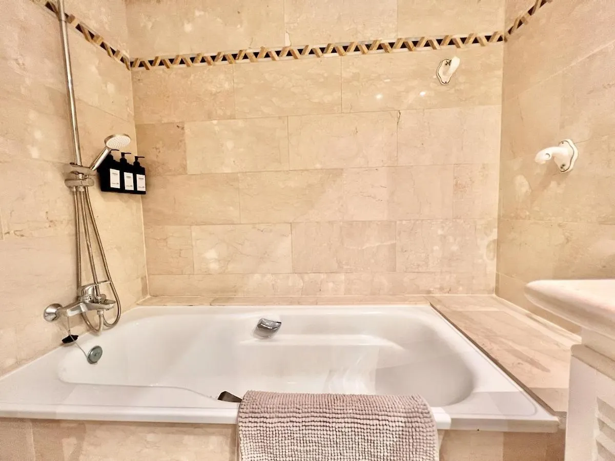 Gran Apartamento En Magna Marbella